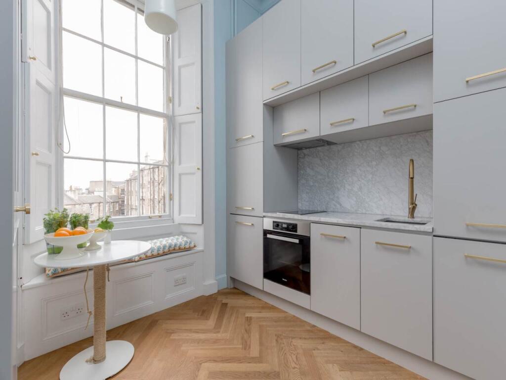 62660_Drummond_Place