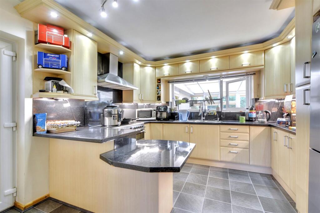 Kitchen_2.jpeg