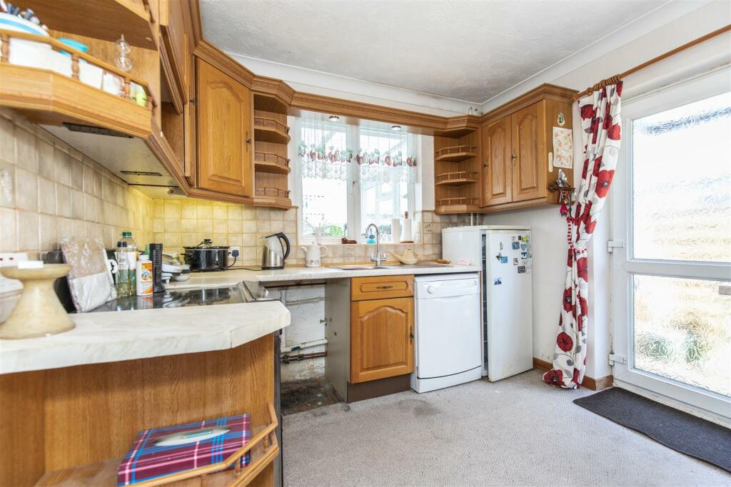 KITCHEN &amp; BREAKFAST ROOM
