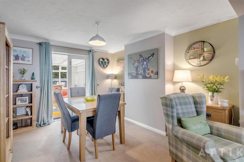 9 Bedingfield Crescent Halesworth IP19 8DZ (12).jp