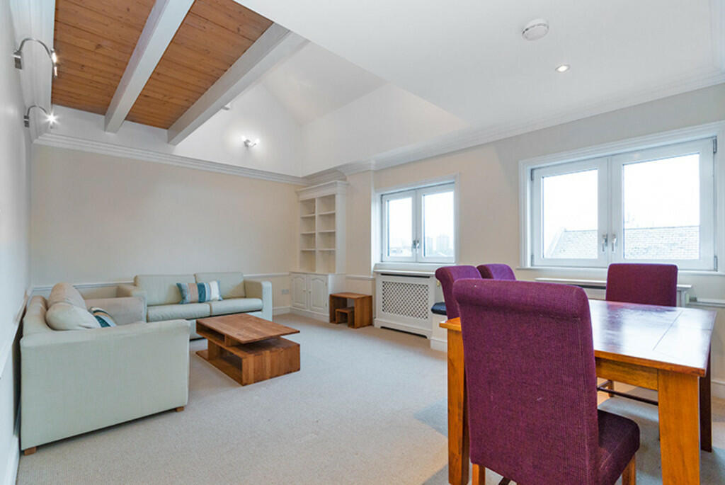 Open-Plan Main Li...