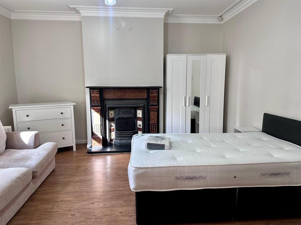 Bedroom One.jpg