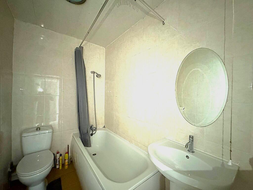 Maybank Avenue  (...