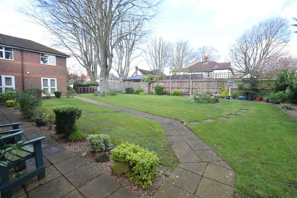 COMMUNAL GARDENS