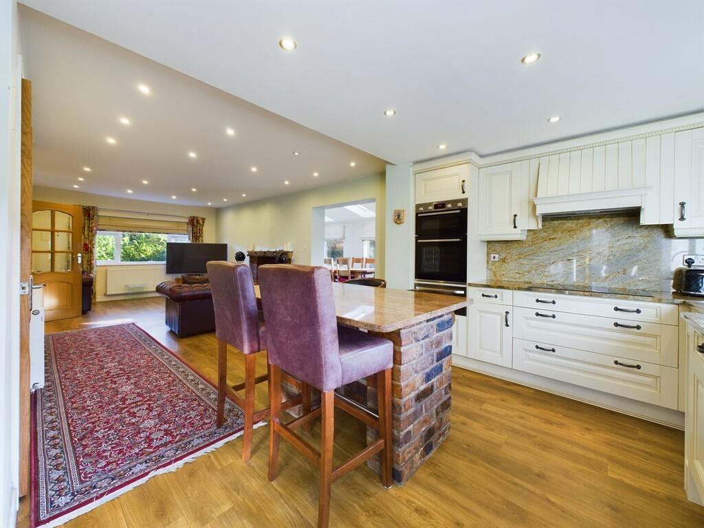 CAM02854G0-PR0306...