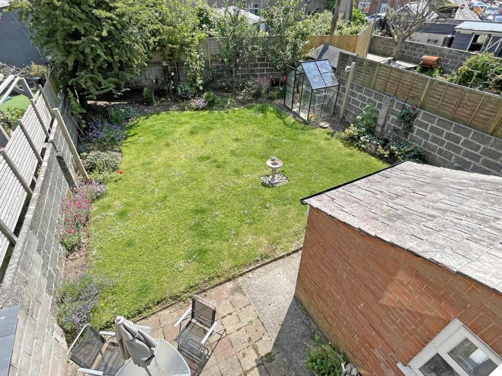 Central Park Avenue 11 Garden Inside].jpg