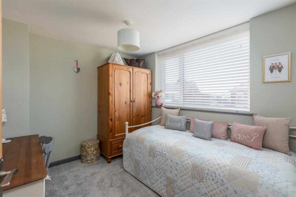St Peter's Crescent 18 Bedroom 2-1.jpg