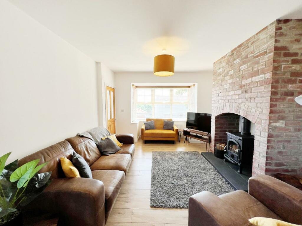 Lounge 3.jpg