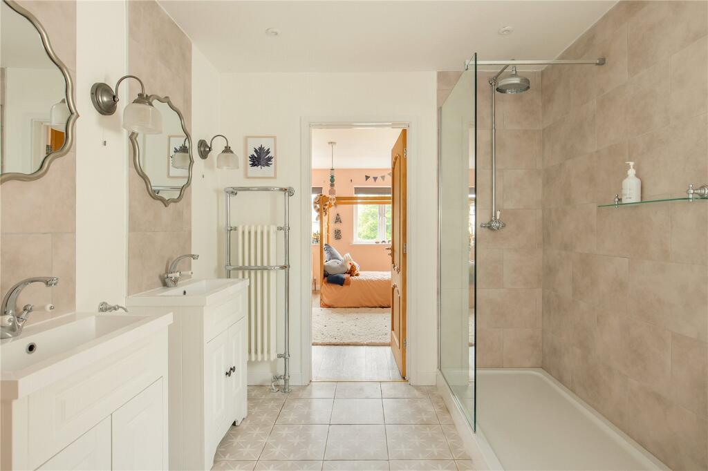 Jack &amp; Jill Bathroom