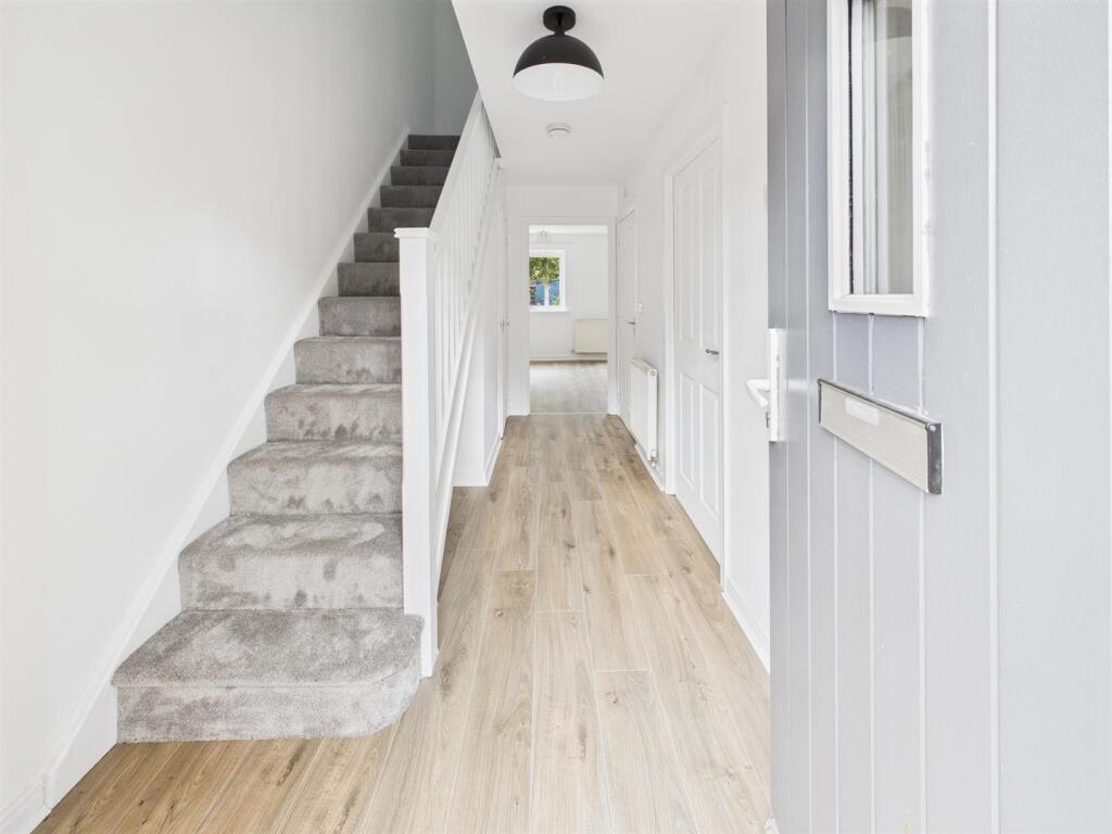 Nice Hallway With Storage And WC