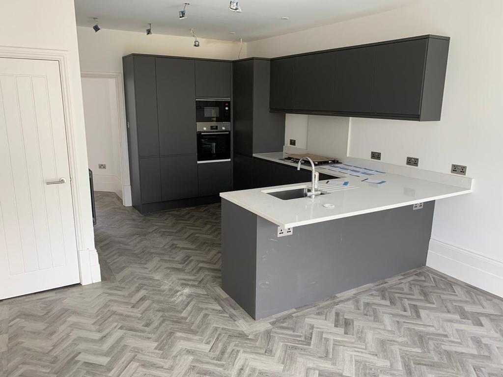 Kitchen2.jpg