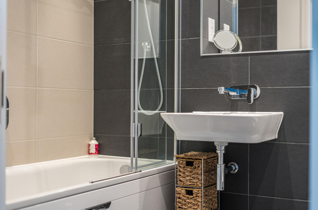 1305476-13-684ab8...