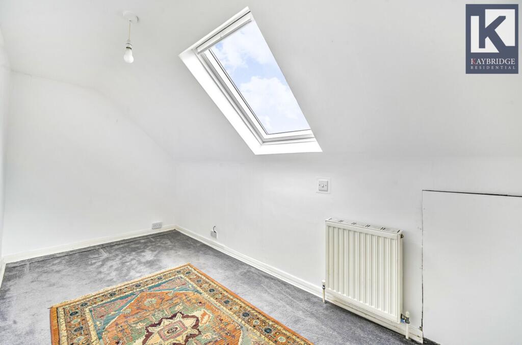 Stoneleigh Avenue, KT4