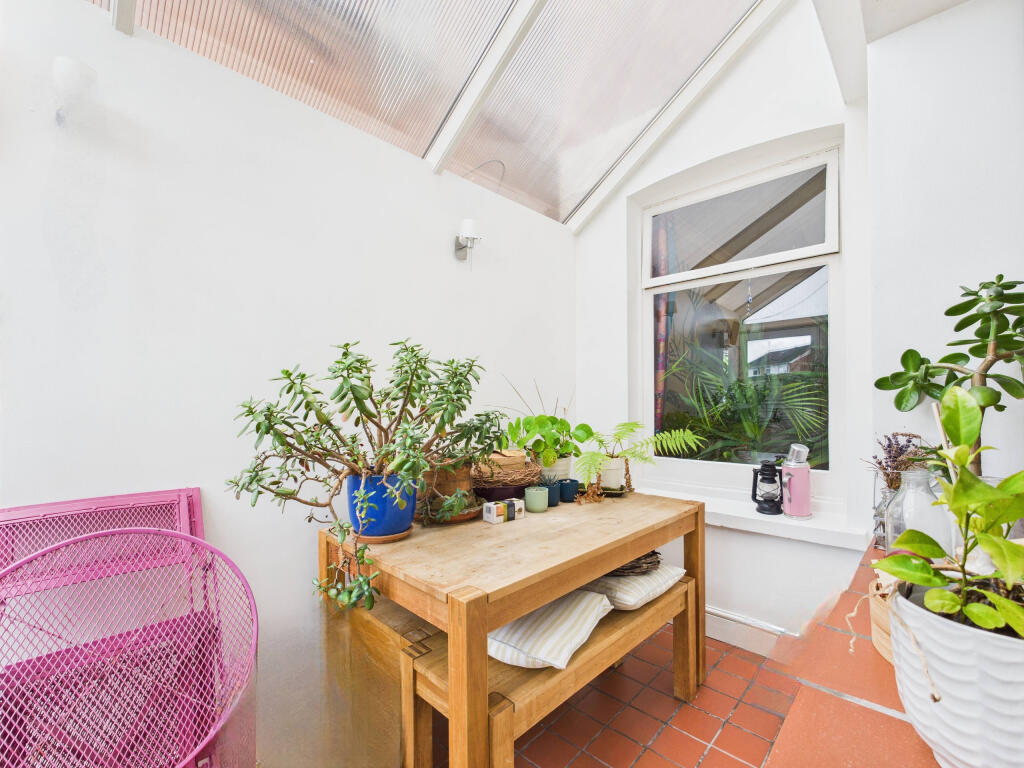 CAM01354G0-PR0569-STILL005