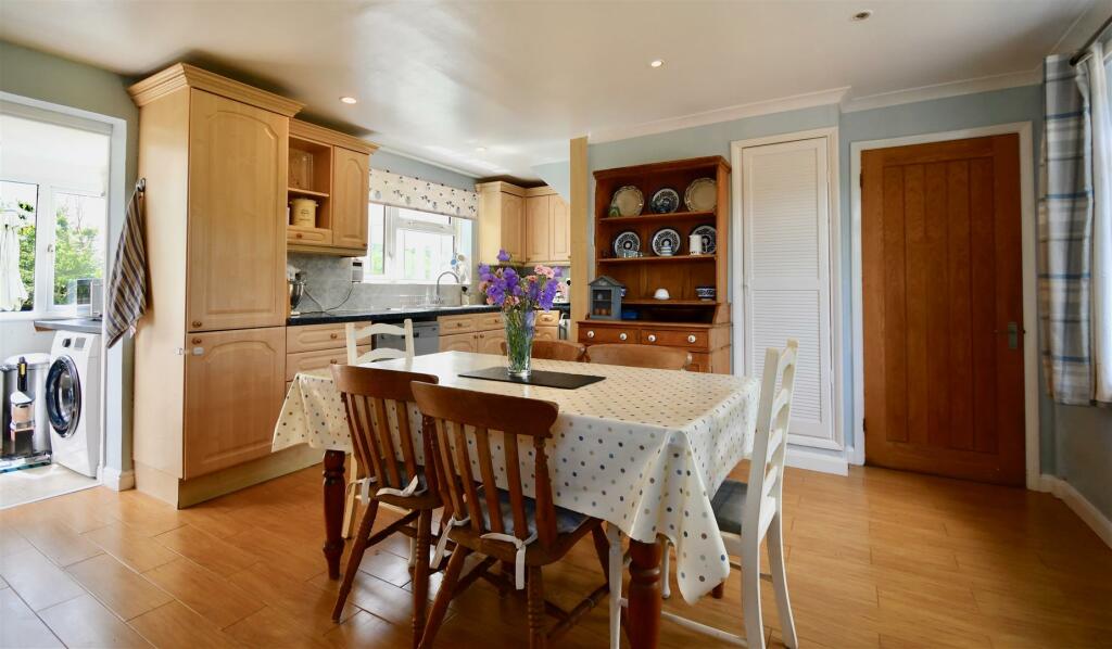 Kitchen / dining