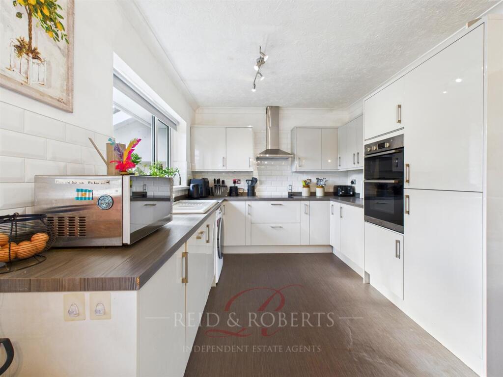 STILL024-KITCHEN.jpg