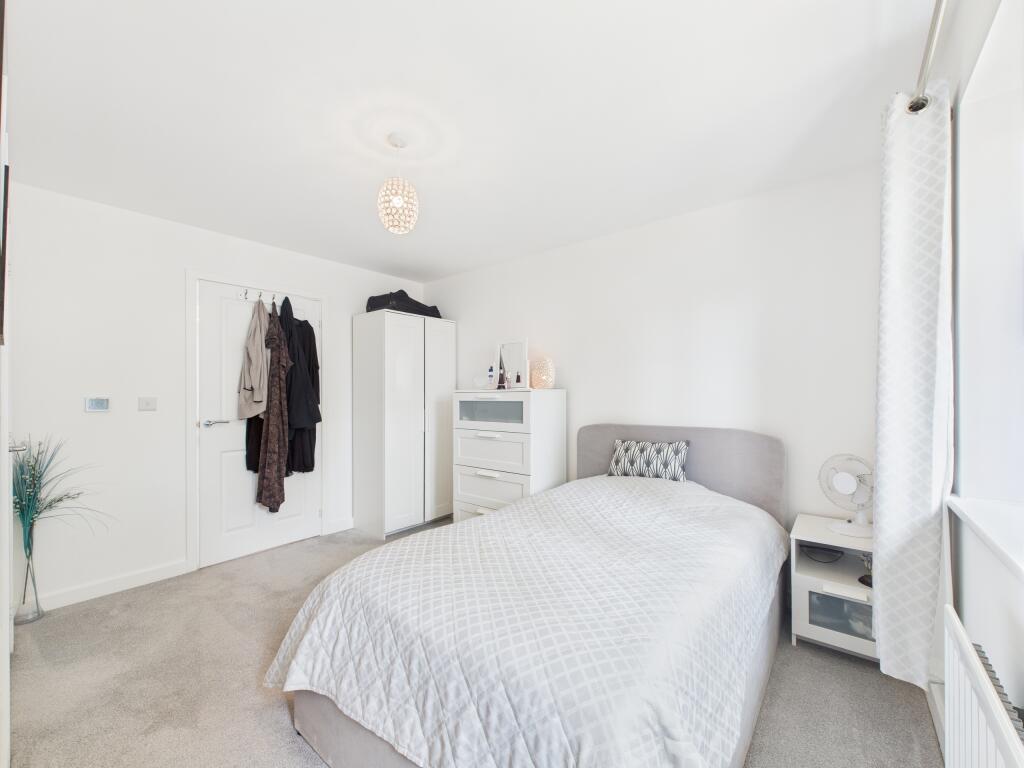 CAM02909G0-PR0431-STILL003