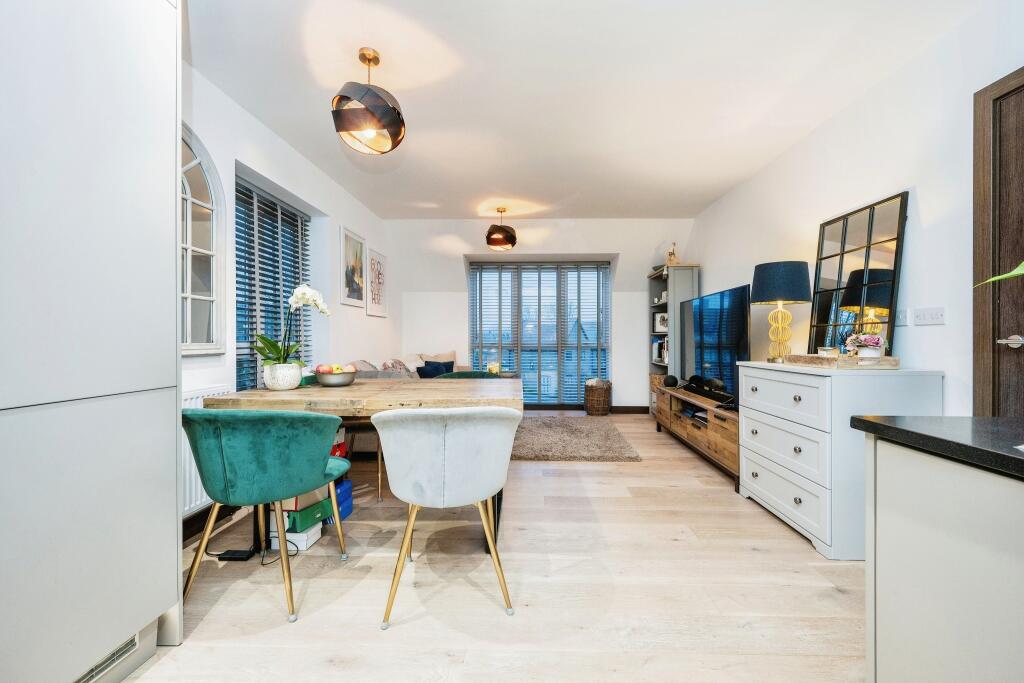 Lounge / Kitchen