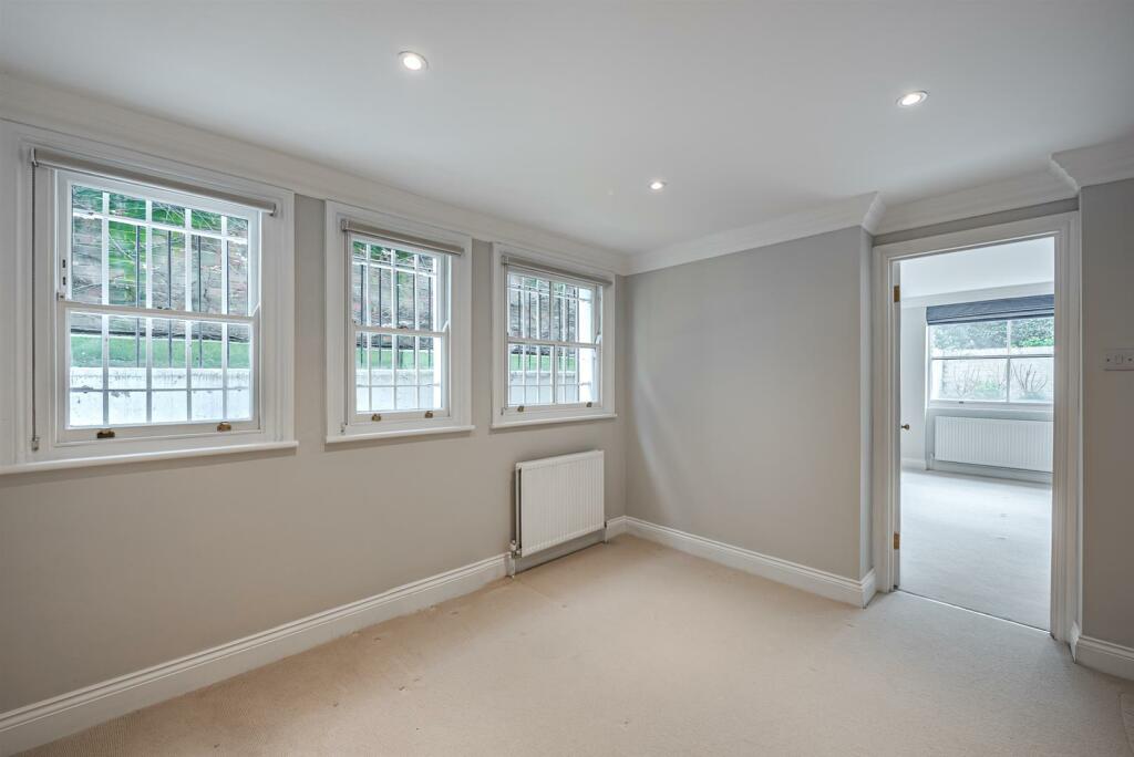 The Boltons 4 Gdn Flat 2024-12-2. Low Res.jpg