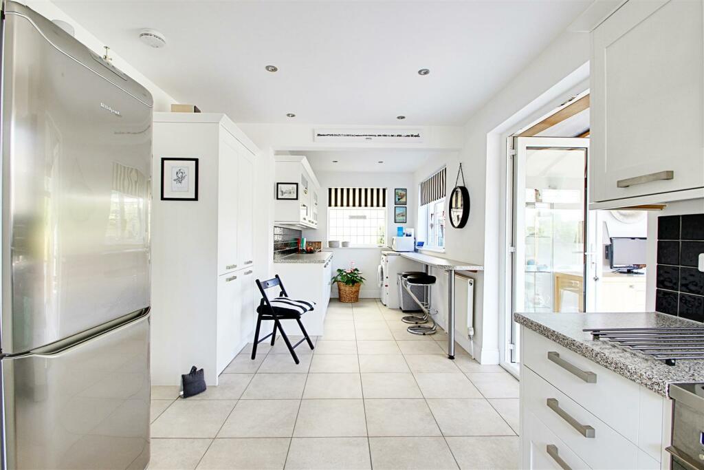 Kitchen 3.jpg