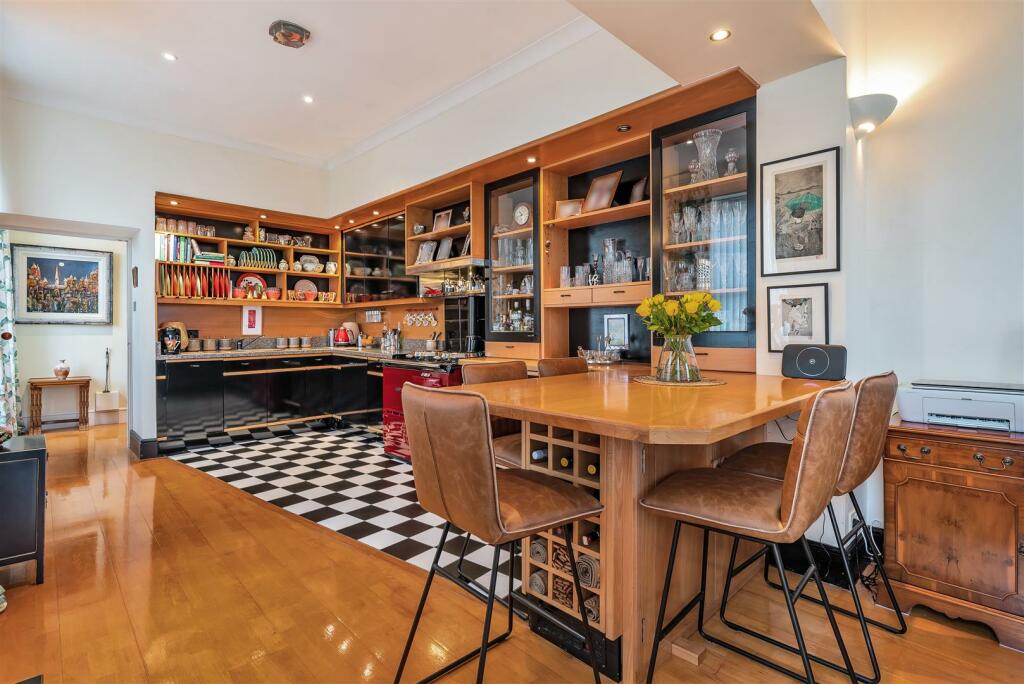 Breakfast Area &amp; Kitchen.jpg