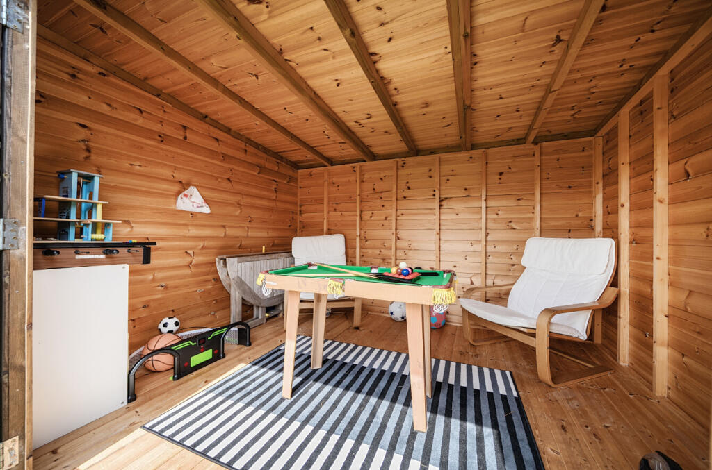 1298691-11-683743...