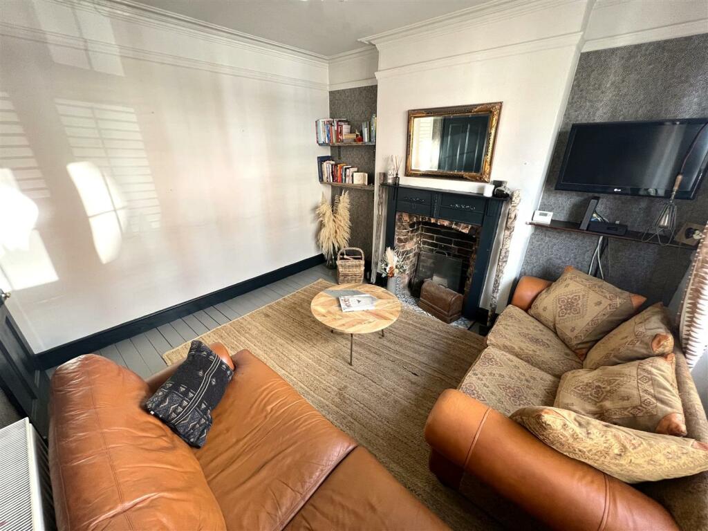Living Room B.JPG