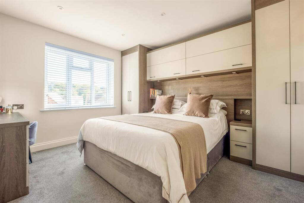 1 windlesham Close-17.jpg