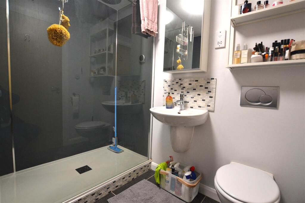 Shower Room.JPG