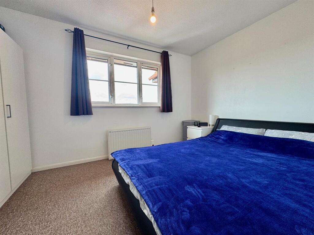 Bedroom 1.jpg