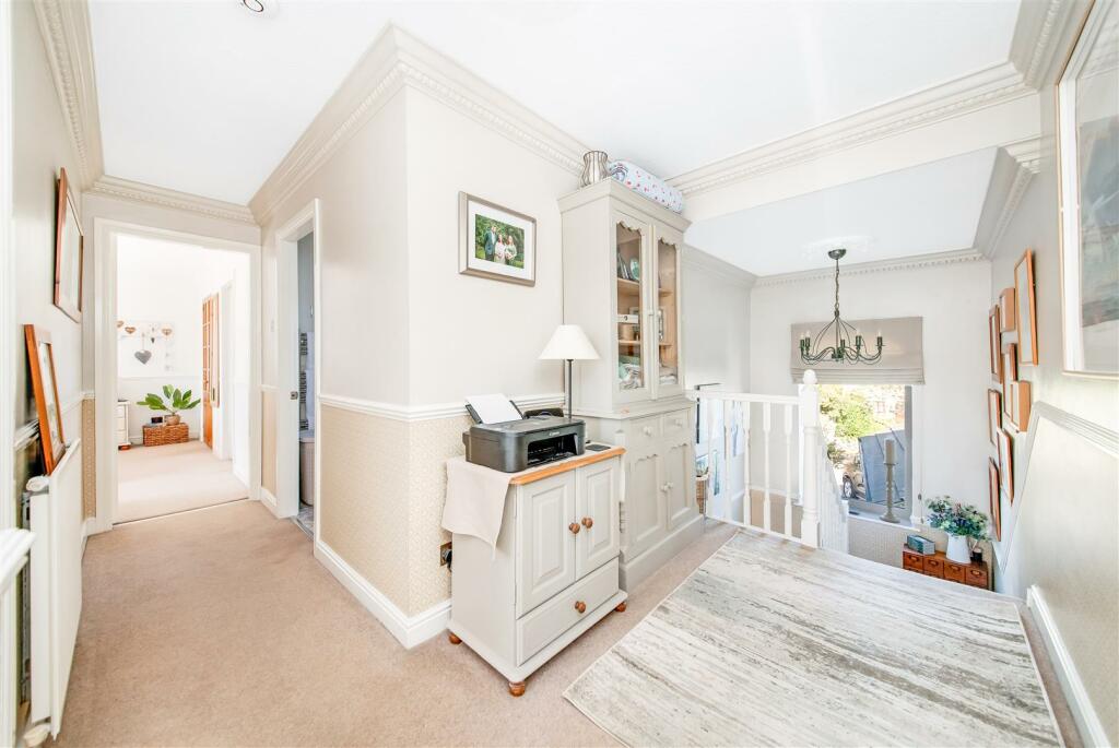 FIRST FLOOR LANDING