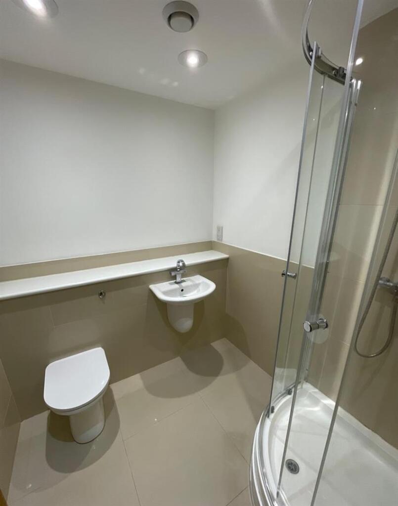 En-Suite to Bedroom 2