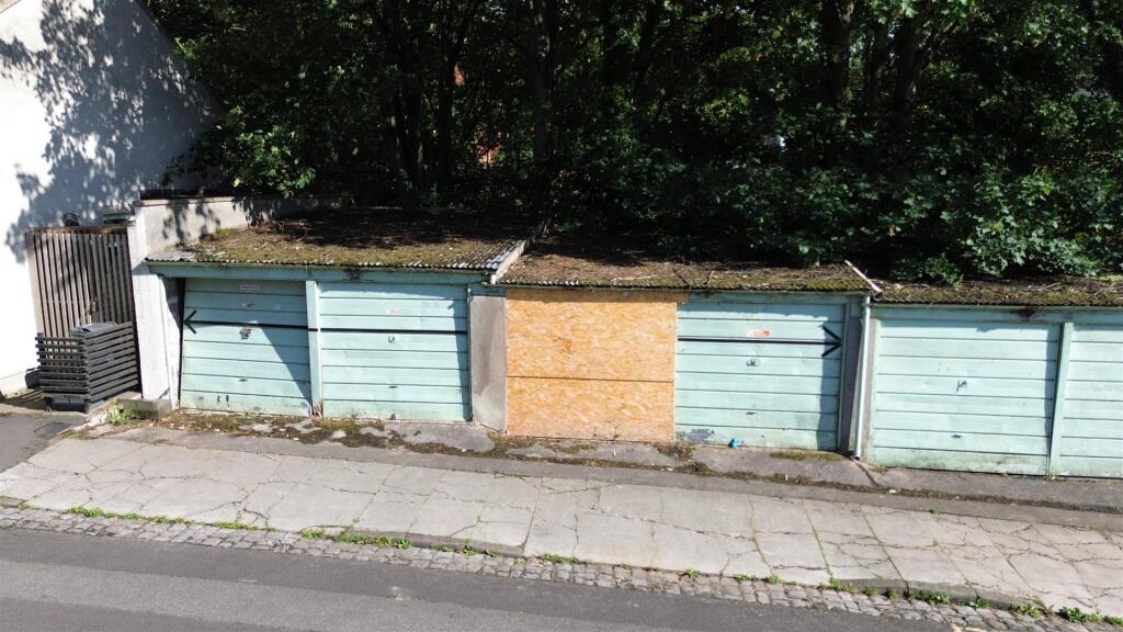 Garage 8 - 6 - Kensington Road