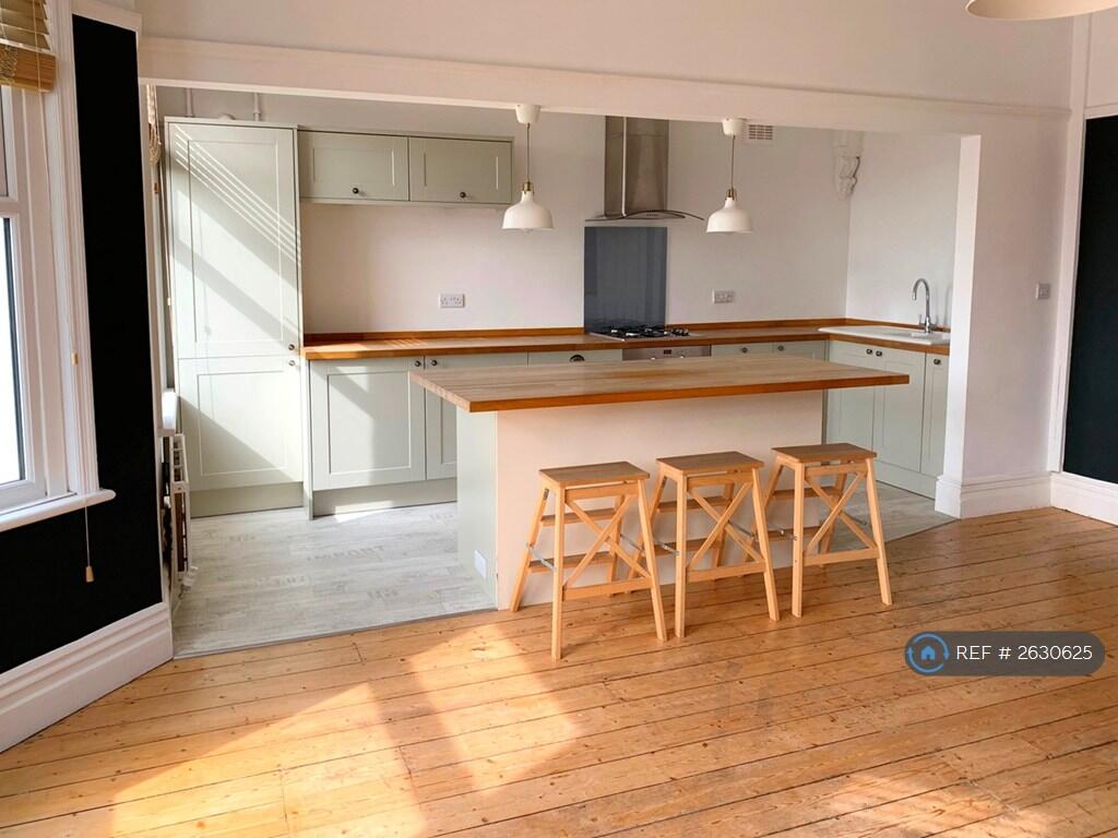 Kitchen / Living Space