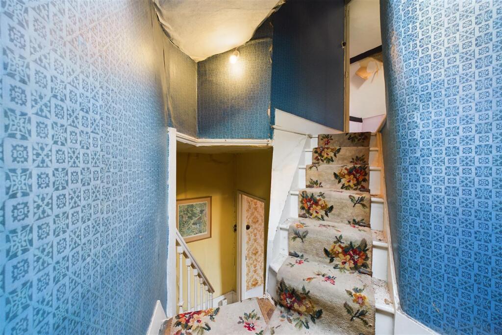 19 Moorend Road, Leckhampton, Cheltenham, Gloucest