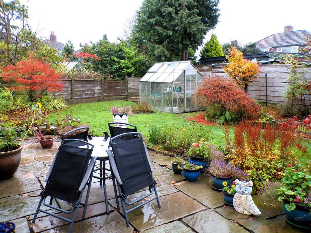 ShirleyAve1gdn1.JPG
