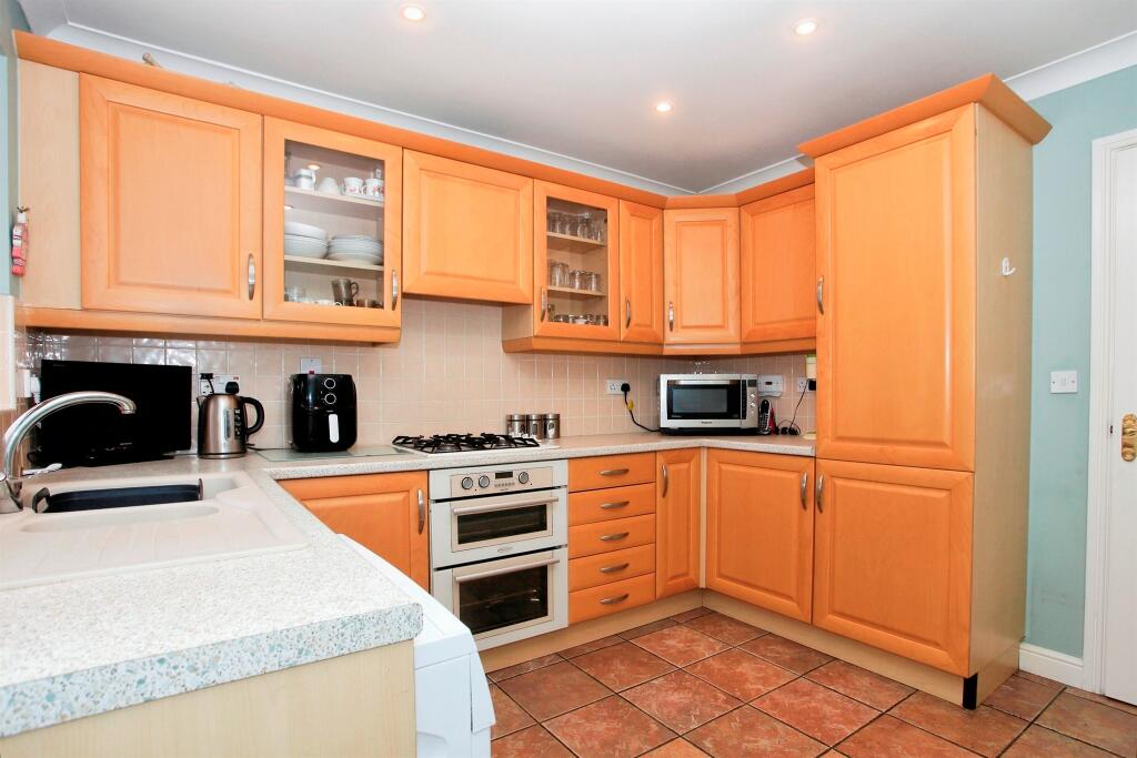 Kitchen / Breakfast Room