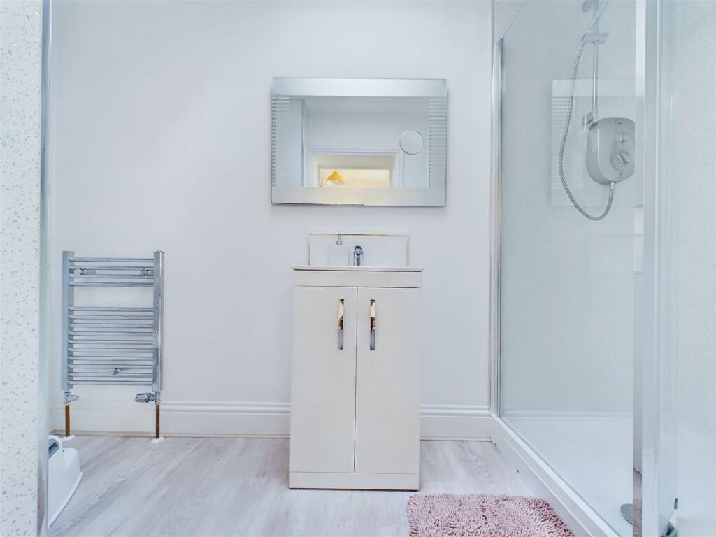 Shower room: