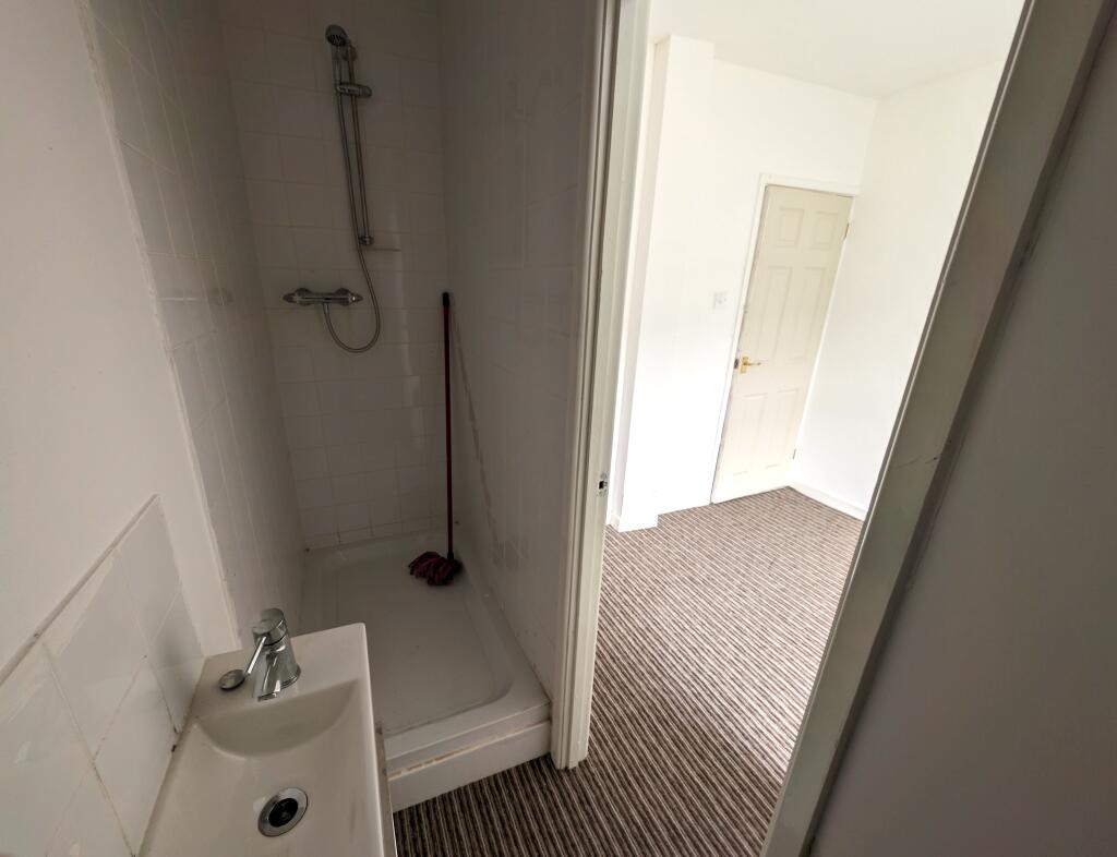 Bedroom1 ensuite2