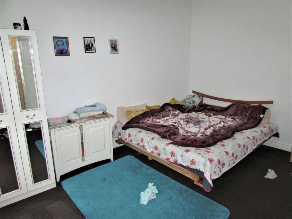ClarksfieldSt13bed2.JPG