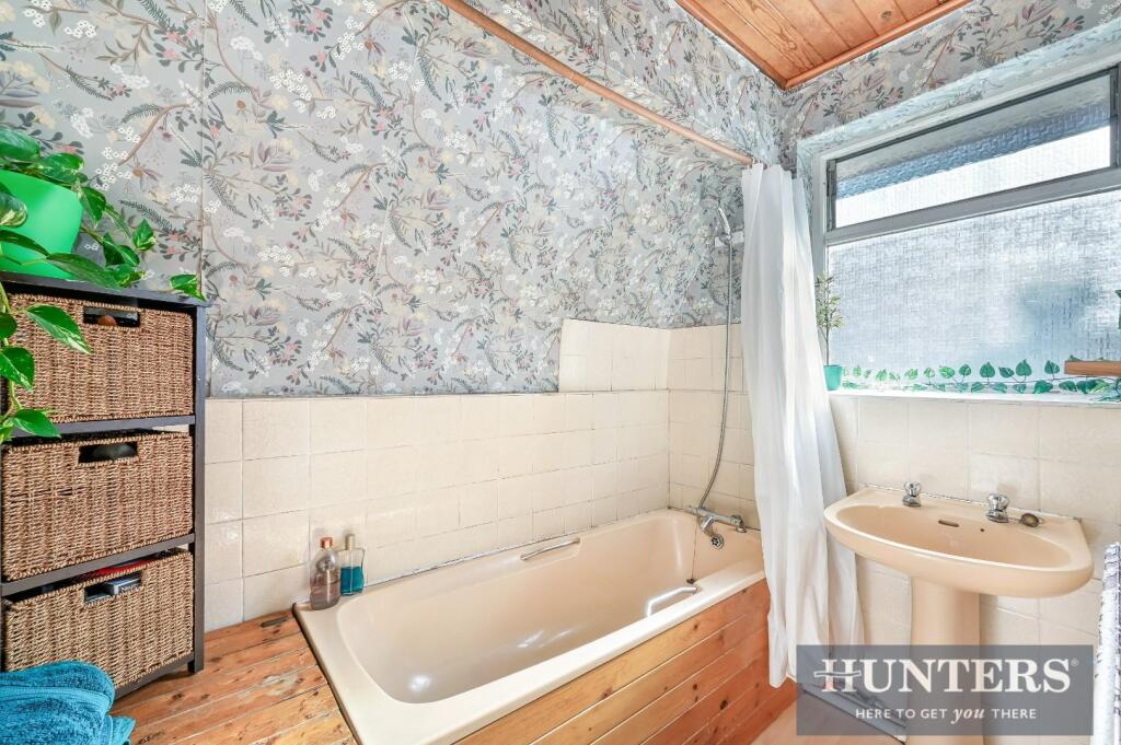 LYNCROFT GARDENS, 25.jpg