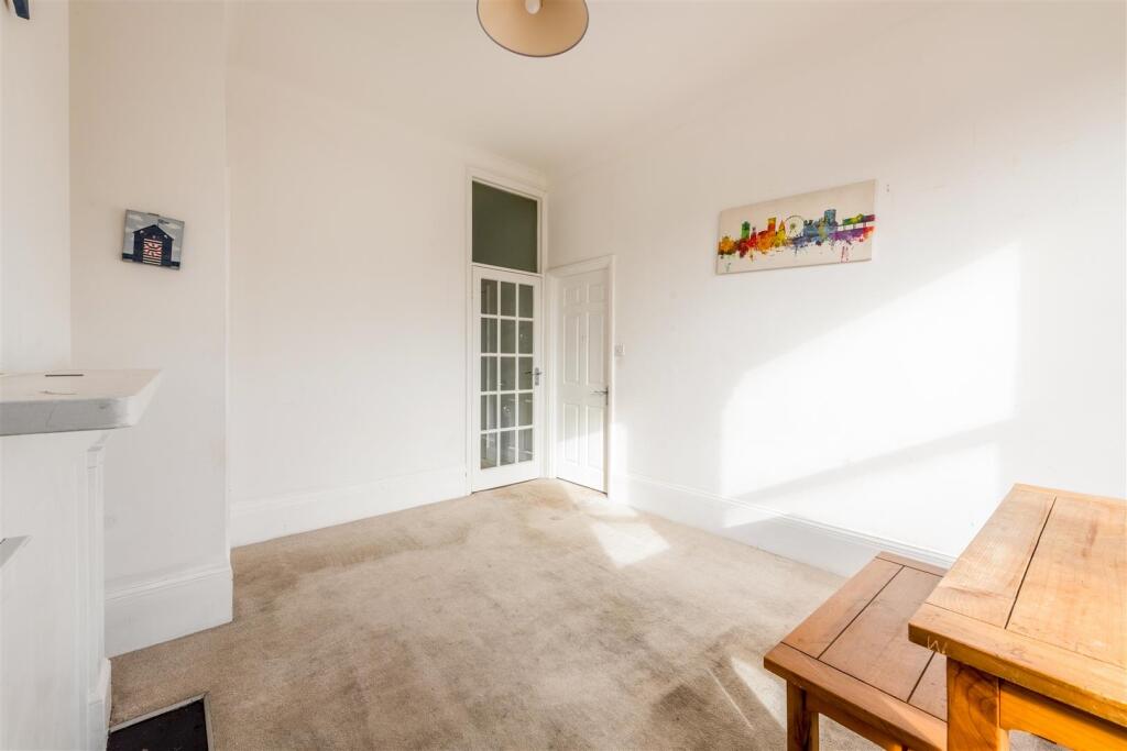 Flat 2, 35 Queens Park Road-3.jpg