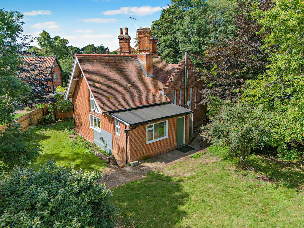 8659306-exterior2...