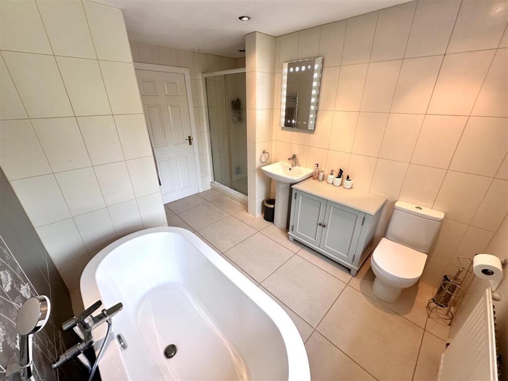 Four-Piece Bathroom 080