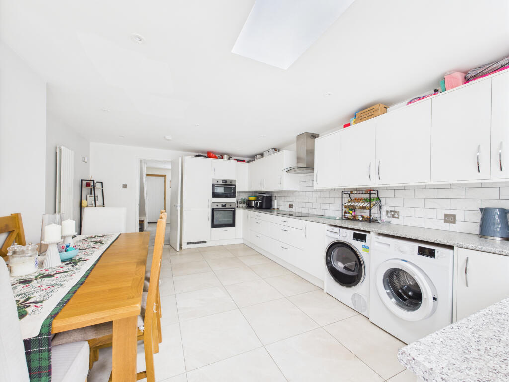 CAM01354G0-PR0578-STILL004