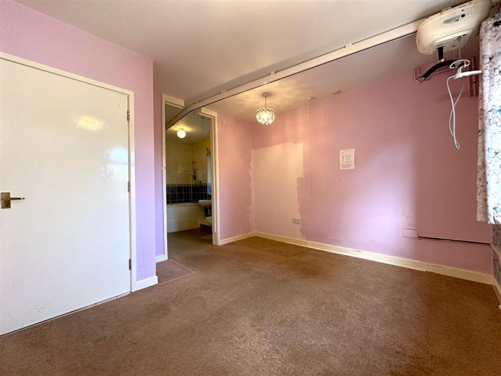 Bedroom One Into En-Suite 824