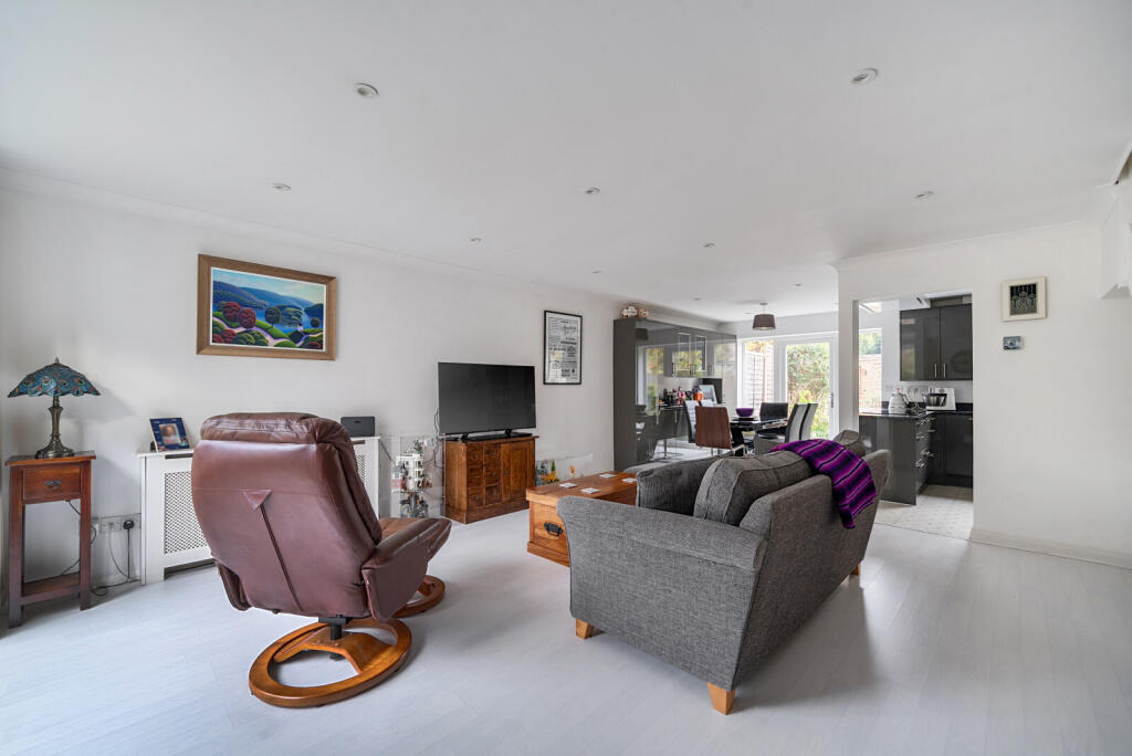 1374907-8-6908ce7...