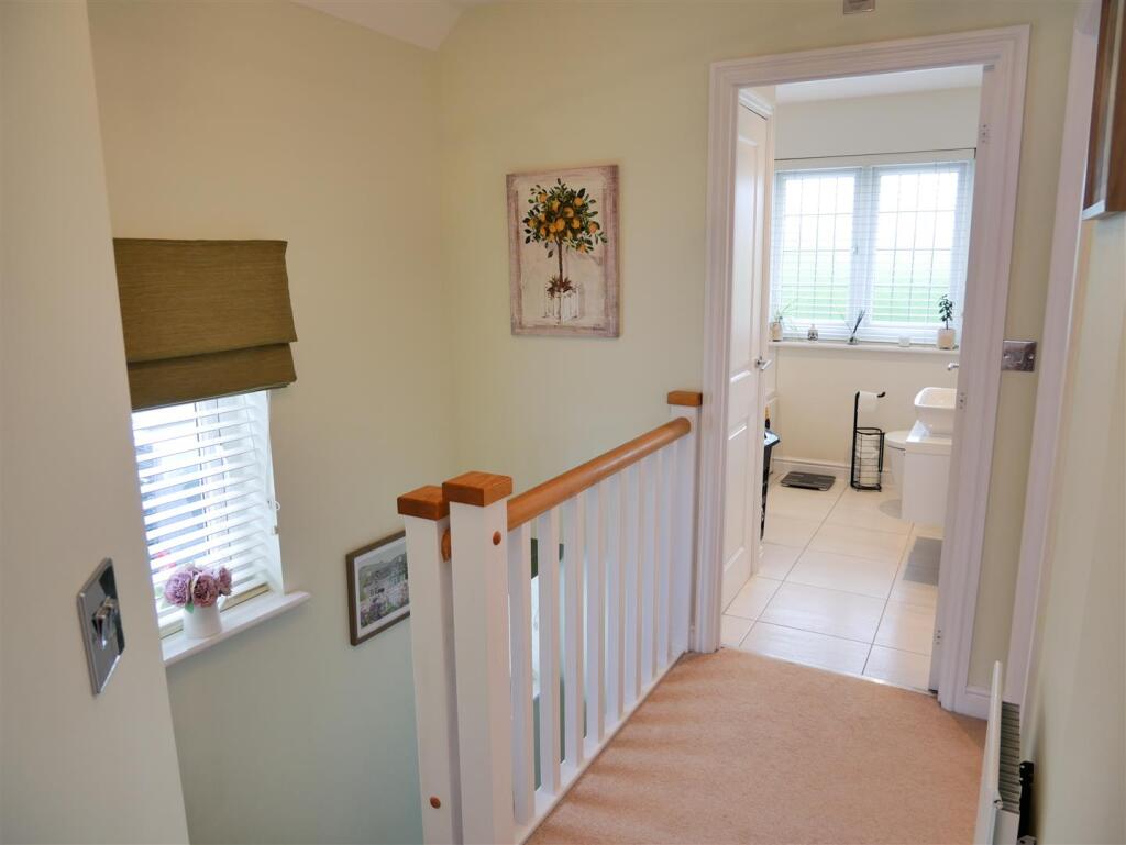FIRST FLOOR LANDING