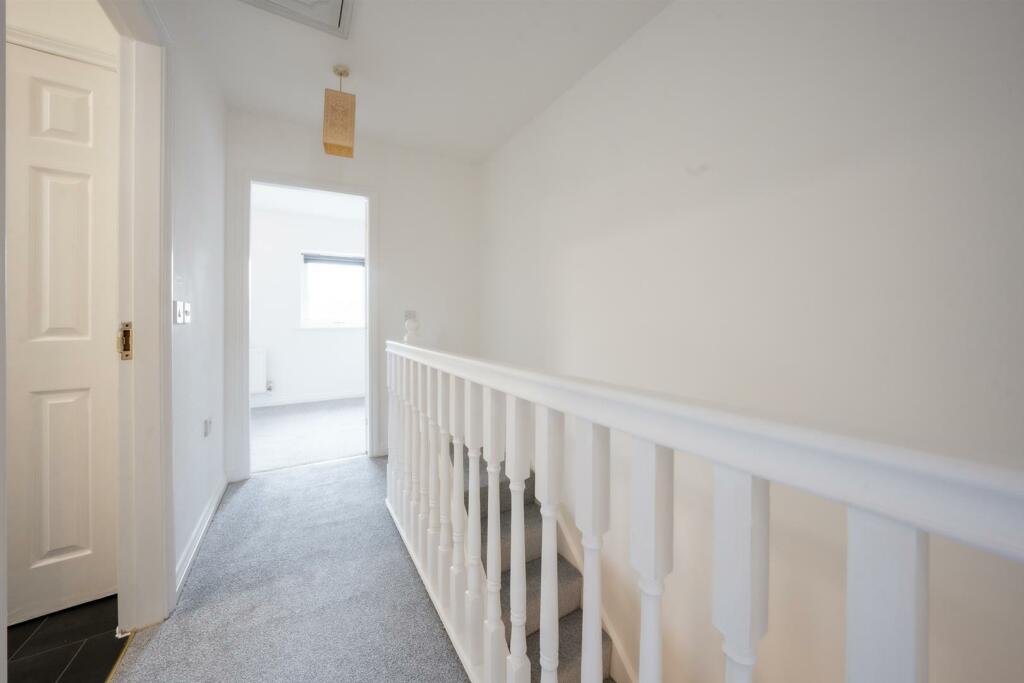 FIRST FLOOR LANDING