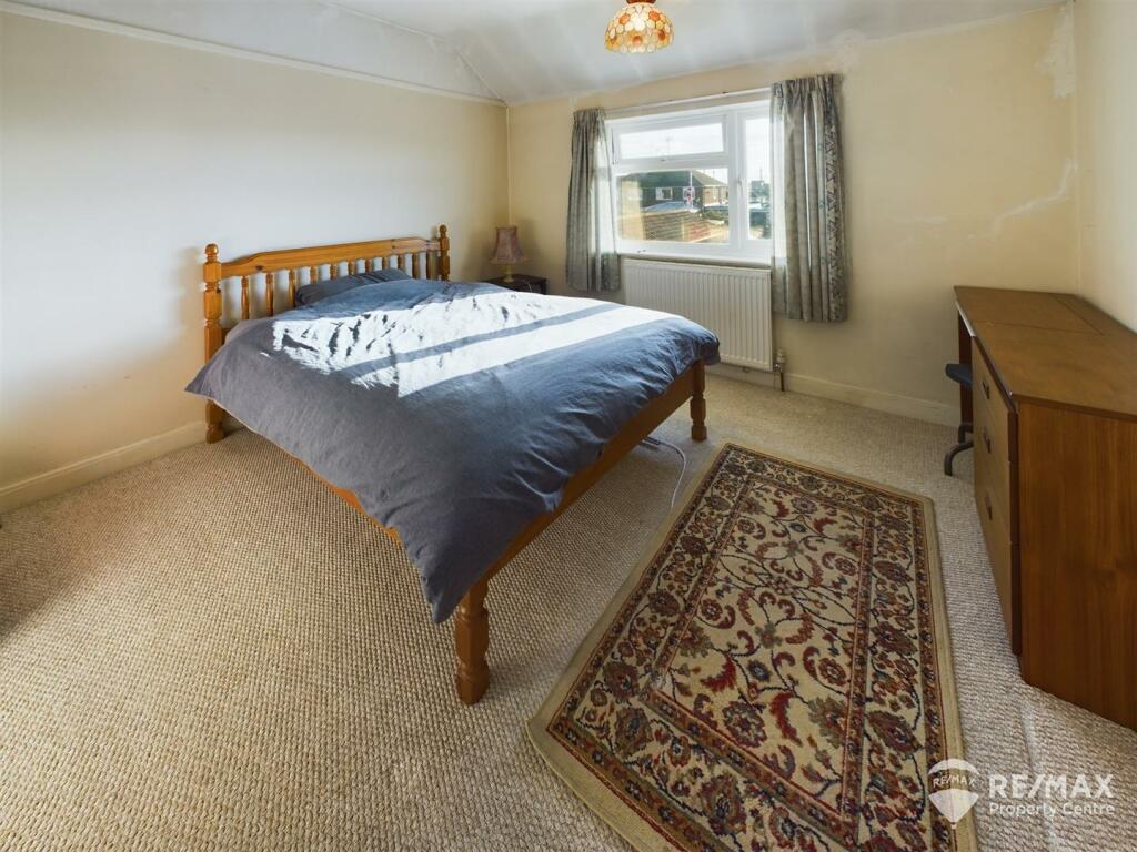 Bedroom 1.jpg